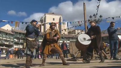 Chinchón viaja en el tiempo con su tradicional mercado medieval