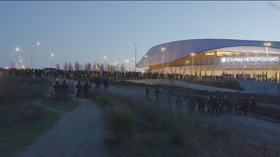 La Policía Nacional carga contra la concentración de transportistas en Madrid