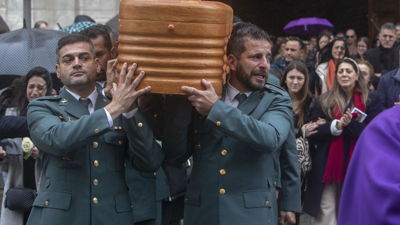 Emotiva despedida en Cádiz y Pamplona de los dos  guardias civiles muertos en Barbate