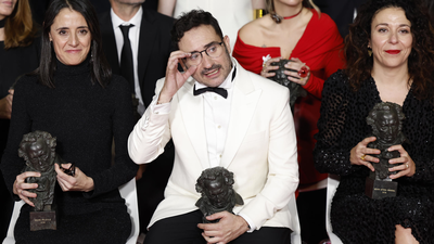 'La sociedad de la nieve' de Bayona conquista la cima  con 12 premios  Goya