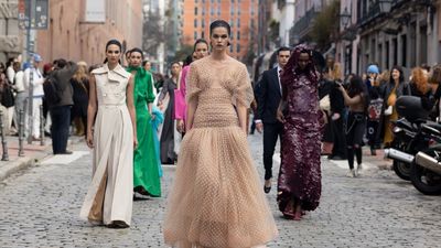 La moda sale a las calles de Madrid y rinde homenaje a los artesanos