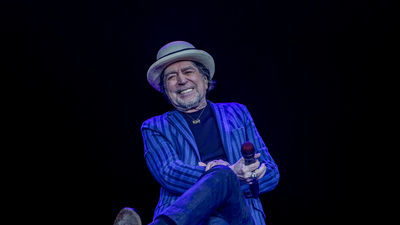 Sabina celebra 75 años volcado en su nuevo disco y en la incertidumbre sobre su futuro