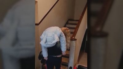 El drama diario de Elena para cuidar a su  hijo con parálisis cerebral