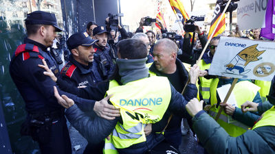 Yogures contra el cierre de Danone en Barcelona y el traslado a Valencia