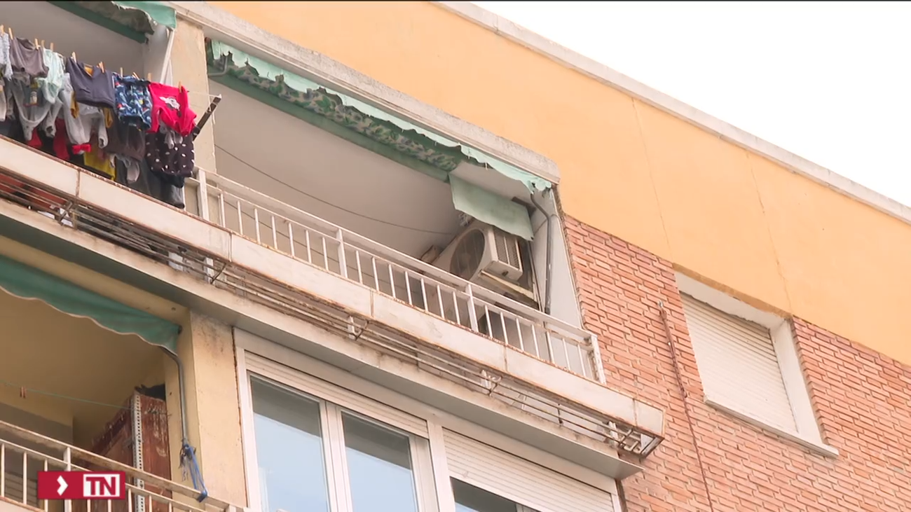 Tragedia en un piso de Madrid: muere al darse un golpe en la cabeza y su madre anciana fallece días después de hambre y sed