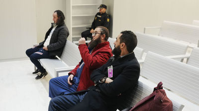 Siete años de prisión para dos acusados del frente de cárceles yihadista y absuelto otro