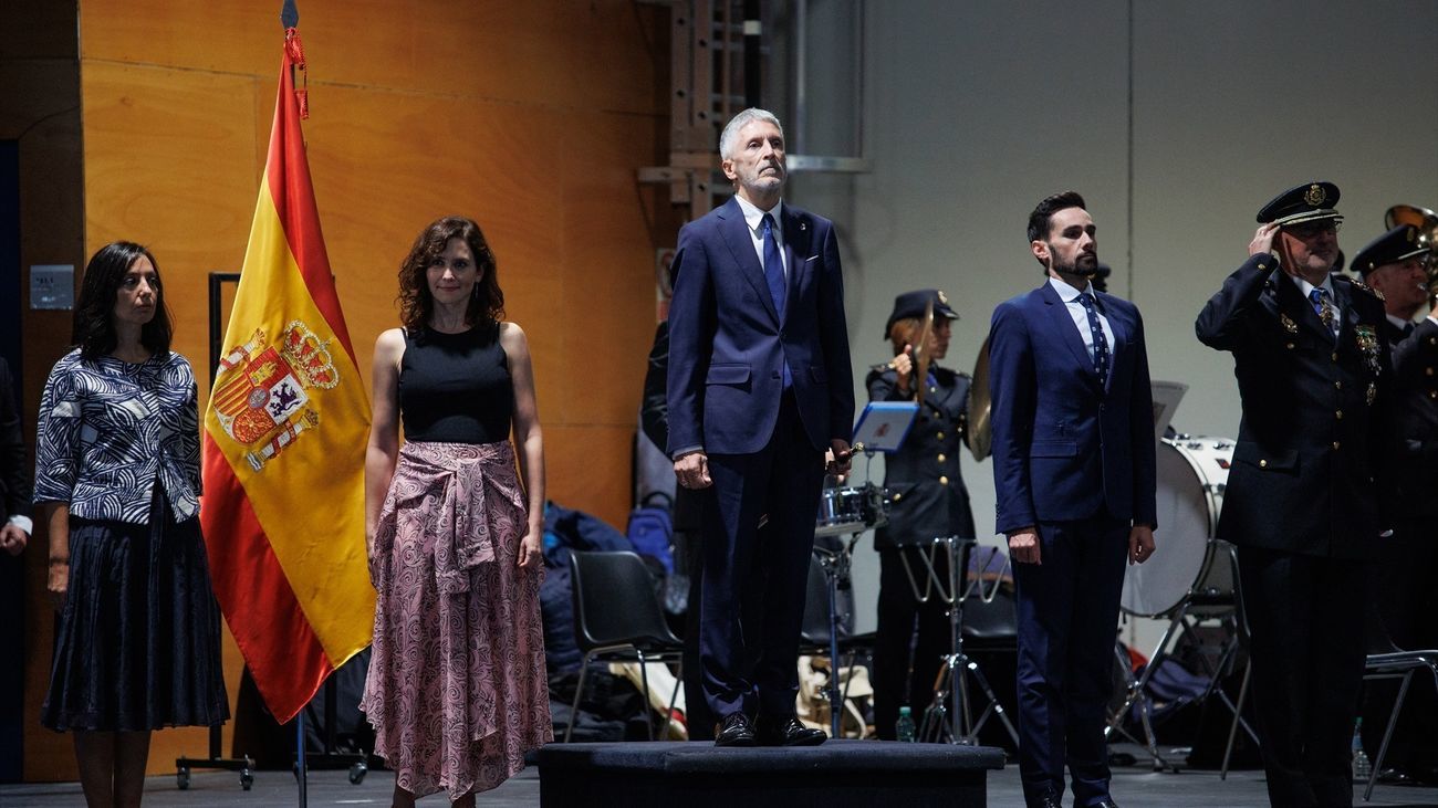 Ayuso critica a Marlaska: "Cuando una viuda te está diciendo en el entierro de su marido, apártate, te apartas y punto"