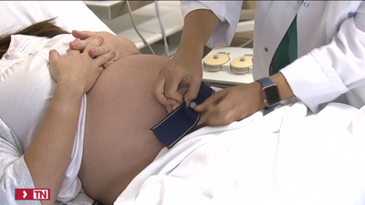 Más ayudas de Madrid a la maternidad, esta vez para partos y adopciones múltiples