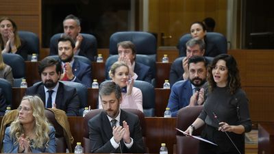 Tenso debate en la Asamblea de Madrid entre Ayuso y Bergerot por la gestión de la Covid en las residencias