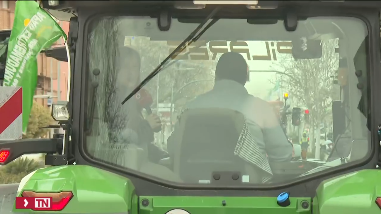 Una veintena de tractores llegan hasta el centro de Madrid