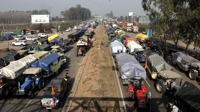 Una marcha de miles de agricultores intenta entrar en Nueva Delhi para exigir mejores precios de las cosechas