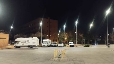Vuelve la luz al aparcamiento de la Plaza Reina María Cristina de Alcalá
