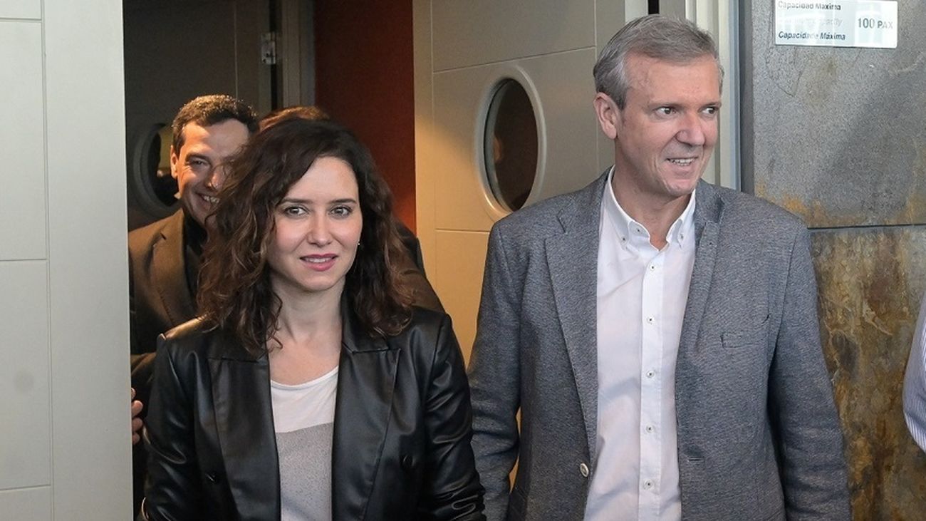 La presidenta regional, Isabel Díaz Ayuso y el candidato del PP a la reelección como presidente de la Xunta de Galicia, Alfonso Rueda