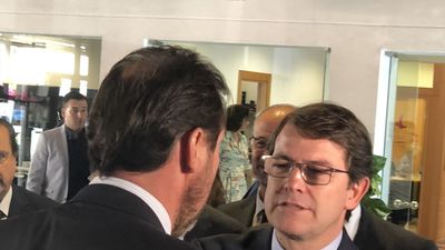 Mañueco se queja por carta ante Sánchez de lo que califica como "insultos y desprecios" del ministro Puente a Castilla y León