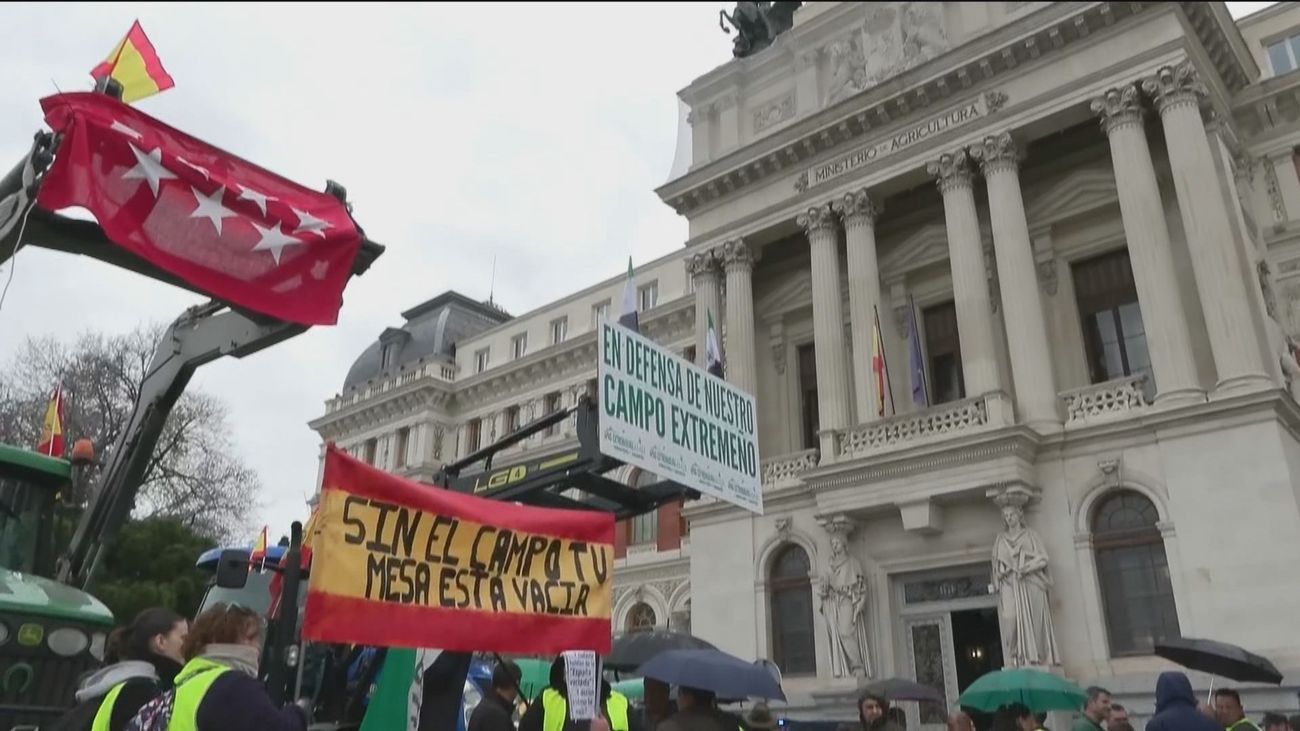 Termina sin acuerdo la reunión de los agricultores con el ministro Planas