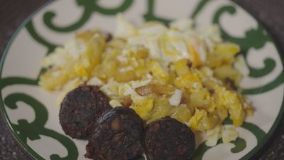 Sabor a Madrid: Huevos estrellados con morcilla en Manzanares el Real