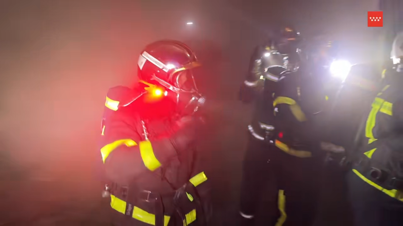 Bomberos extinguen un incendio en una panificadora en Ciempozuelos