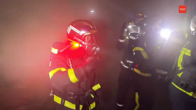 Bomberos extinguen un incendio en una panificadora en Ciempozuelos