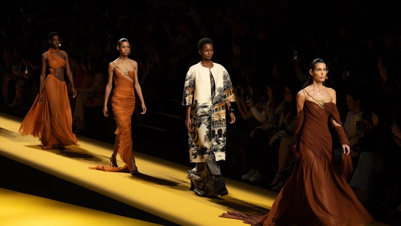 Isabel Sanchís, Paloma Suárez  y Hannibal Laguna abren un segundo día, frenético, en la Fashion Week Madrid