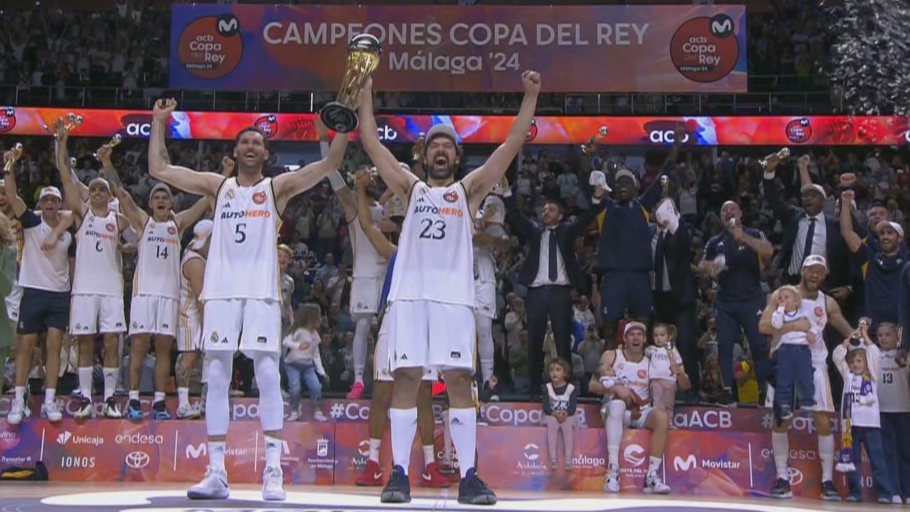 El Real Madrid levanta el trofeo de la Copa del Rey