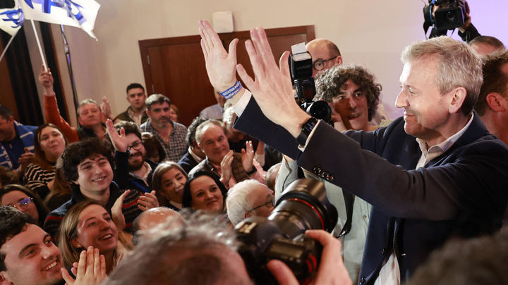 Alfonso Rueda celebra su victoria en Galicia / EFE
