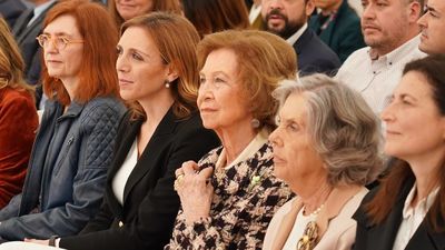 La reina Sofía acude a la inauguración en Alcorcón del centro de diálisis Los Llanos III