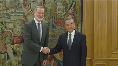 El rey recibe al ministro de Exteriores de China, Wang Yi