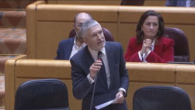 El PP pregunta a Marlaska si va a hacer “homenajes” a narcos y éste recuerda la foto de Feijóo y Dorado