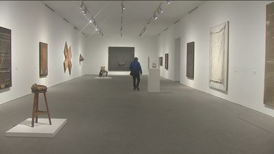 El Museo Reina Sofía conmemora el centenario de Tàpies con la exposición “más completa” de su obra