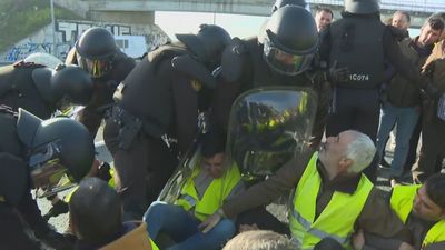 Tensión en la A-42 con los agricultores: la guardia civil los desaloja uno a uno