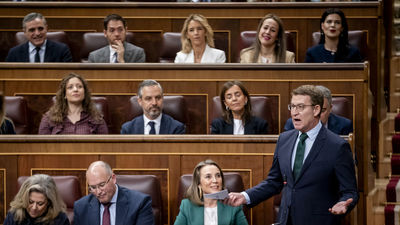 Feijóo reta a Sánchez a explicar el revés del PSOE en Galicia y el presidente le ataca por su "confesión" con la amnistía