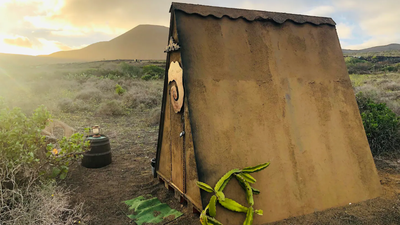 Una choza de madera con un cubo de basura como váter, por 51 euros la noche en Lanzarote