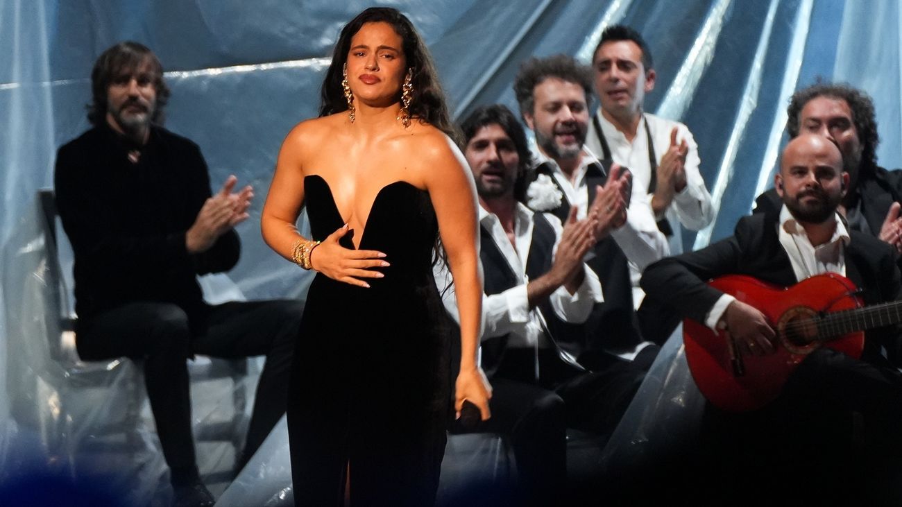 Rosalía en su actuación durante la gala de entrega de los Latin Grammy 2023
