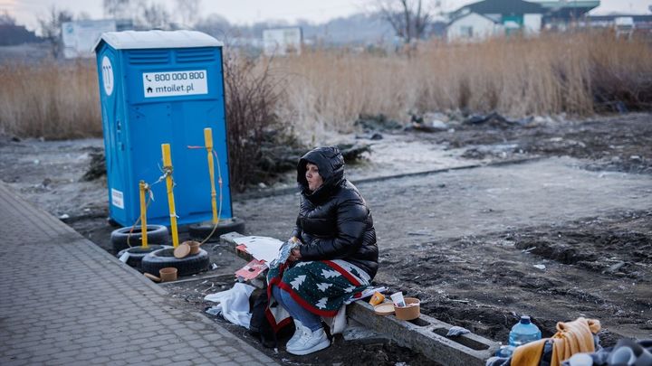 Refugiada ucraniana en el paso fronterizo de medyka / EUROPA PRESS