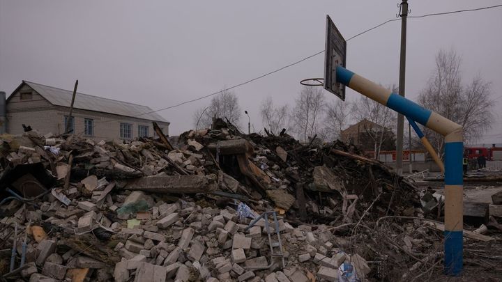 Restos de una escuela en Lovyansk, Ucrania, tras un ataque / EUROPA PRESS