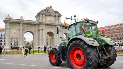La organización que convocó la tractorada afirma que el delegado del Gobierno miente: "No hubo un pacto, sino una imposición”