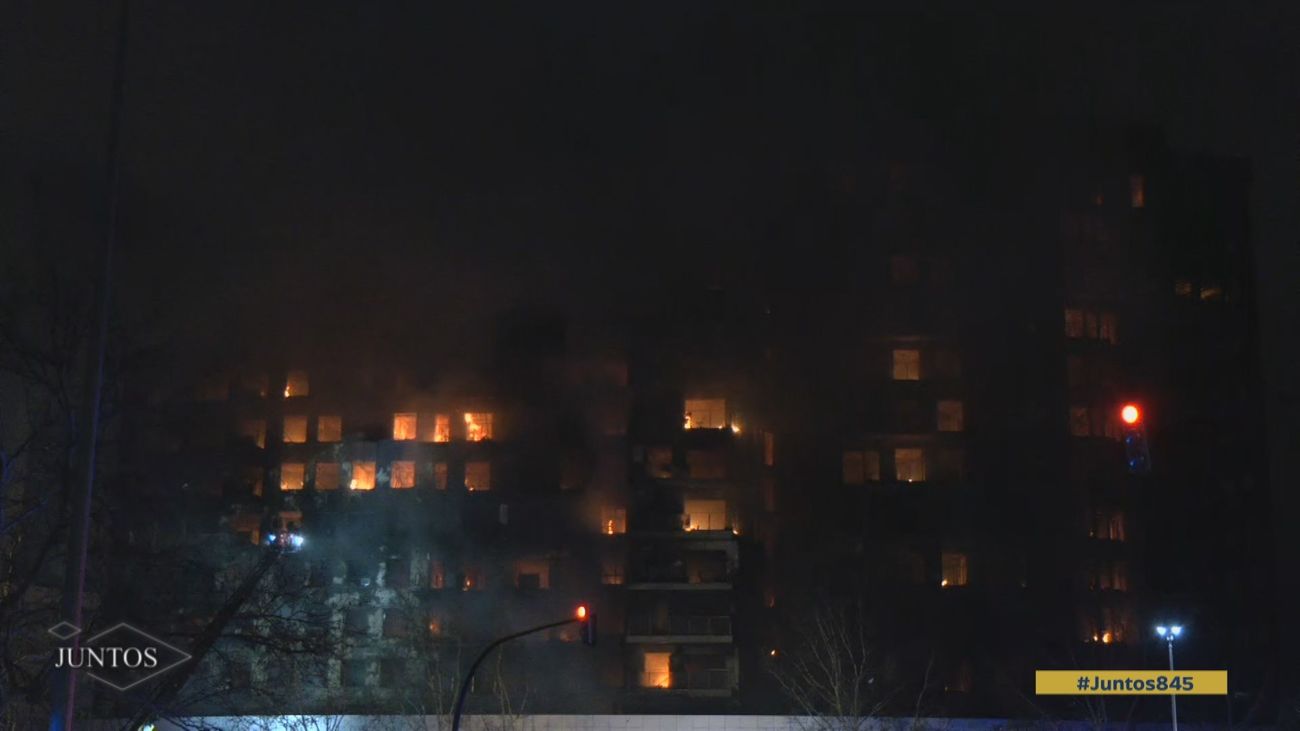 Los taxistas prestan ayuda a los afectados del incendio en Campanar