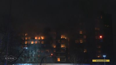 Los taxistas prestan ayuda a los afectados del incendio en Campanar