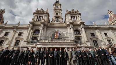 Valencia guarda un minuto de silencio por el incendio del edificio de Campanar