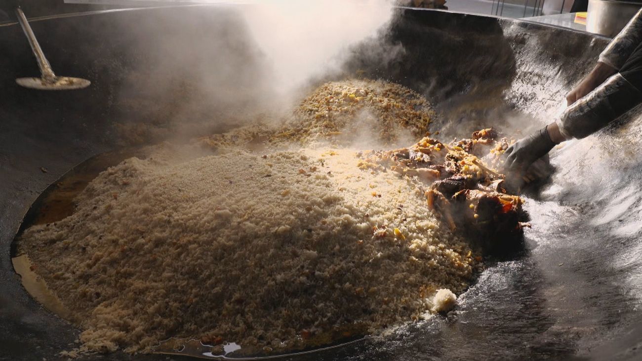 Probamos el 'plov', el plato nacional de Uzbekistán