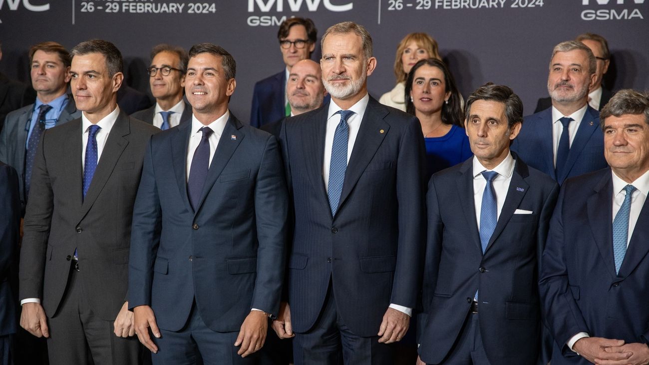 El Rey, Sánchez y Aragonés juntos en la cena del Mobile World Congress en Barcelona