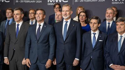 El Rey, Sánchez y Aragonés juntos en la cena del Mobile World Congress en Barcelona