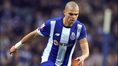 Pepe cumple 41 años y sigue en la elite