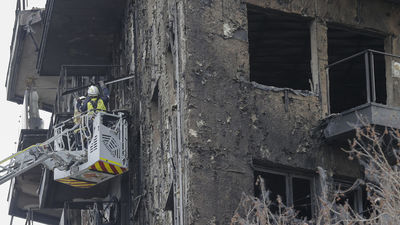 El incendio de Valencia se originó por un cortocircuito en el toldo de un apartamento