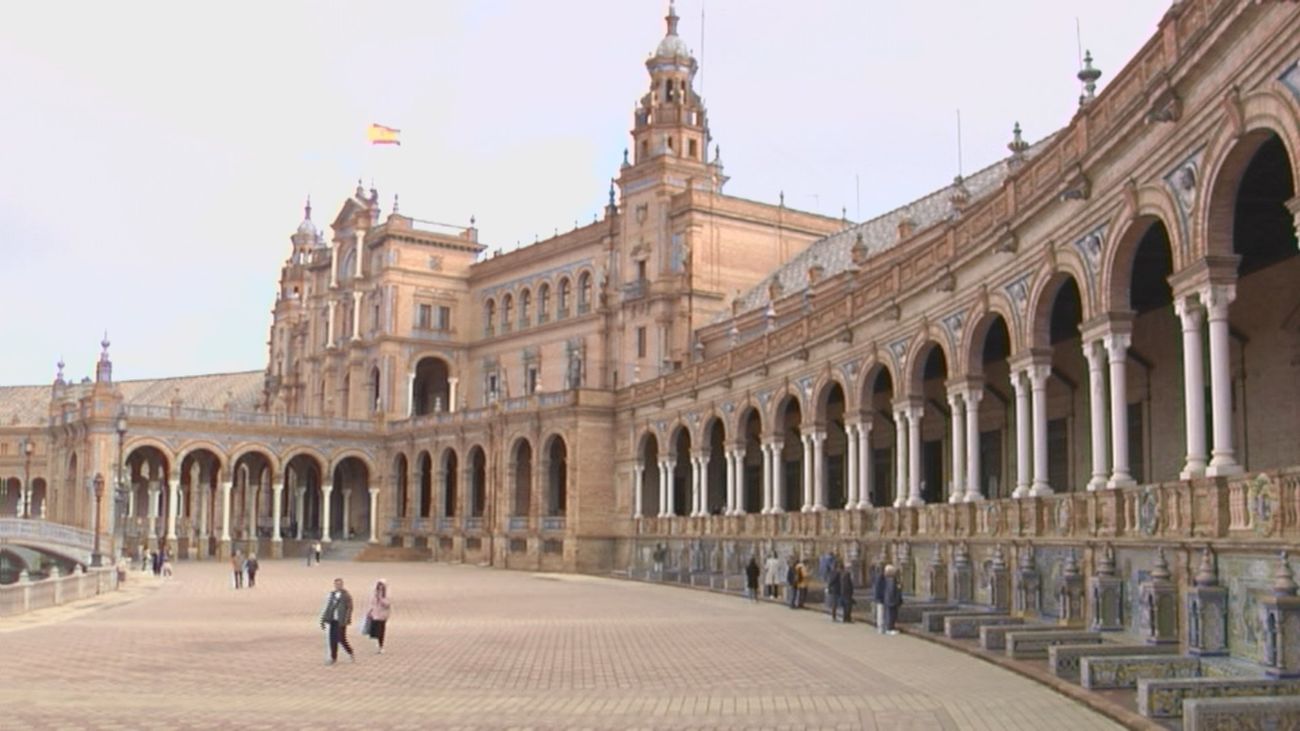 Sevilla cobrará una entrada a los turistas para acceder a la plaza de España