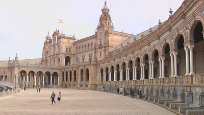 Sevilla cobrará una entrada a los turistas para acceder a la plaza de España