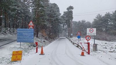 Cadenas en la M-601, M-604 y el aparcamiento de Las Dehesas de Cercedilla