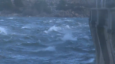 Parecen olas del mar, pero se trata del embalse de Navacerrada