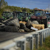 Agricultores catalanes bloquean la AP-7, principal conexión con Francia
