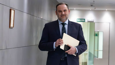 El PSOE suspende de militancia a Ábalos tras su decisión de mantener el escaño